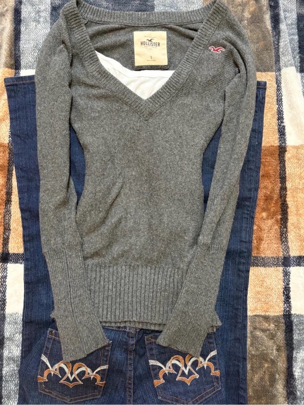 Hollister vintage Y2K Women's Gray V-Neck fitted Sweater size small